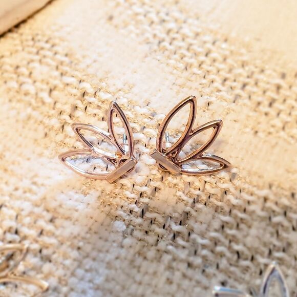 BOGO  Leaf two-piece earring 🍃 - Picture 4 of 6